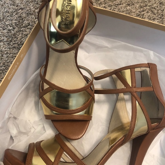🌟 Brand New 🌟 Michael Kors Sandals - Picture 2 of 7